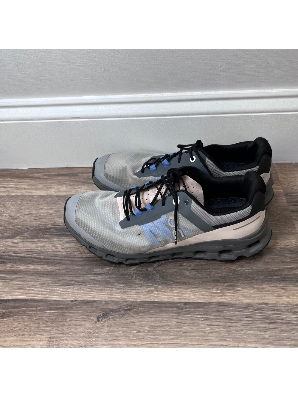 On Cloud Women's Size 10.5